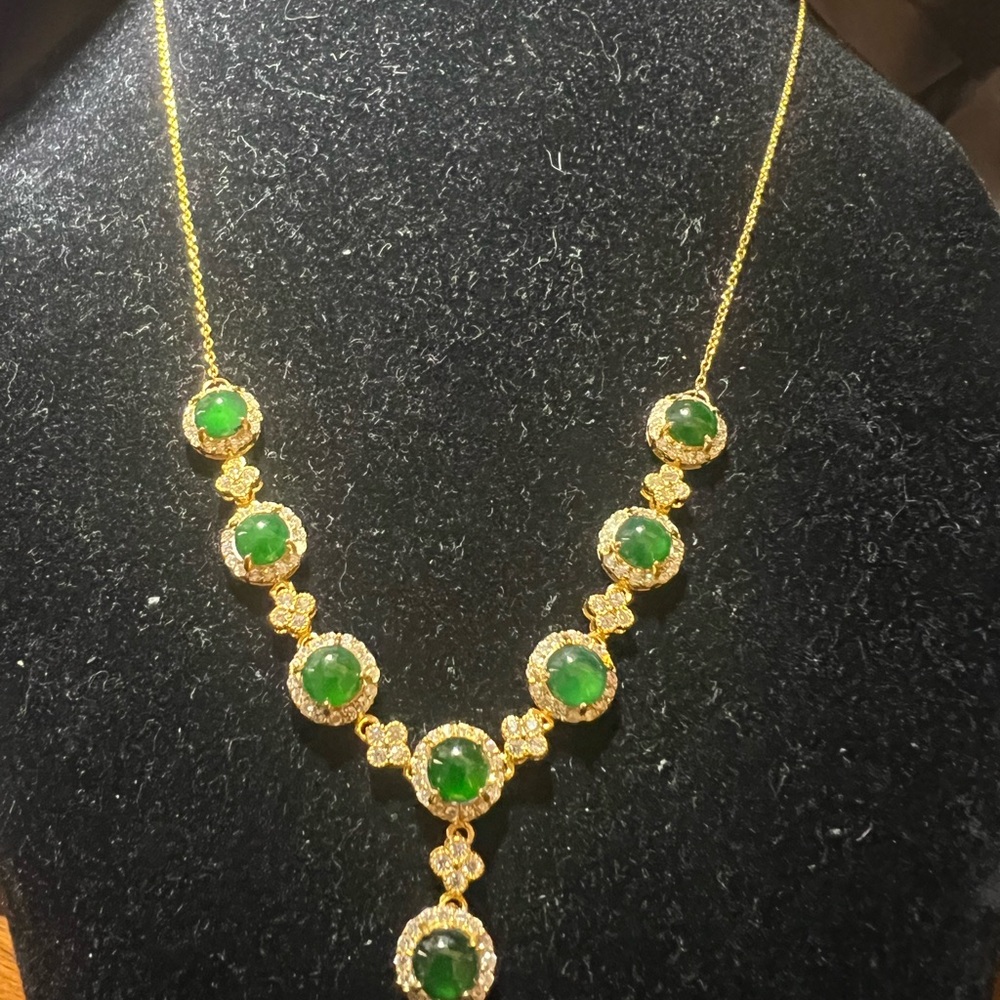 Elegant Green and Gold Necklace
